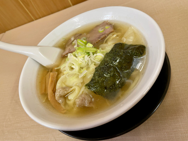「塩ワンタン麺(平麺)」@寺カフェ 中華そば水加美の写真