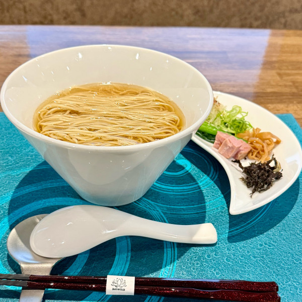 「純煮干Noodleかけ 淡口白醤油 ¥1,250」@Noodle Dishes 粋蓮華の写真