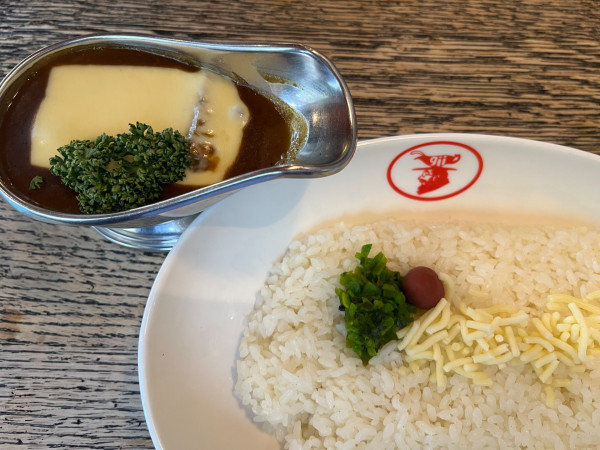 「単品ビーフカレー、辛口、チーズ+コーヒー」@欧風カレー giiの写真
