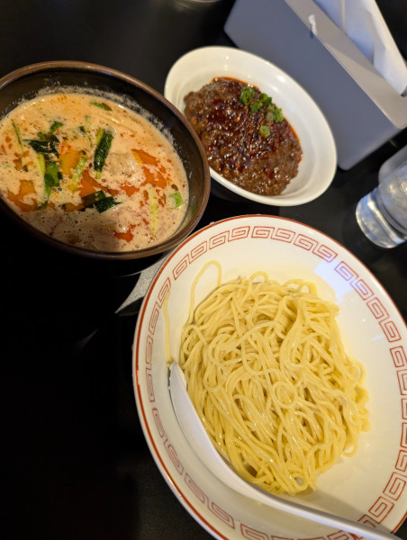 「ホルモンつけ担々麺」@風来房の写真