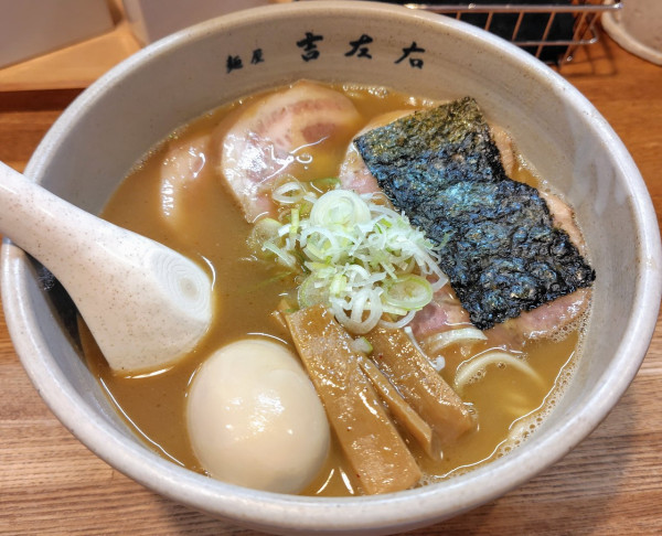 「味玉らーめん 1200円 チャーシュー 500円」@麺屋吉左右の写真