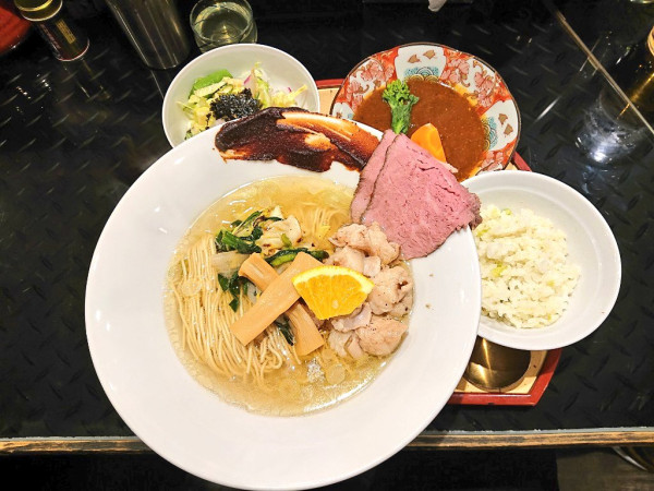 「【限定】和牛ホルモンの塩ラーメン マキシマムホルモン、など」@トーキョーニューミクスチャーヌードル 八咫烏 CHIKARABOの写真