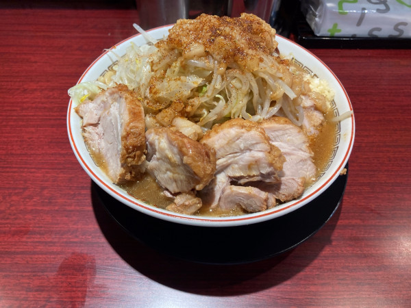 「小豚ラーメン 1200円 ニンニク少しヤサイアブラカラメ アレ(」@豚山 白楽店の写真