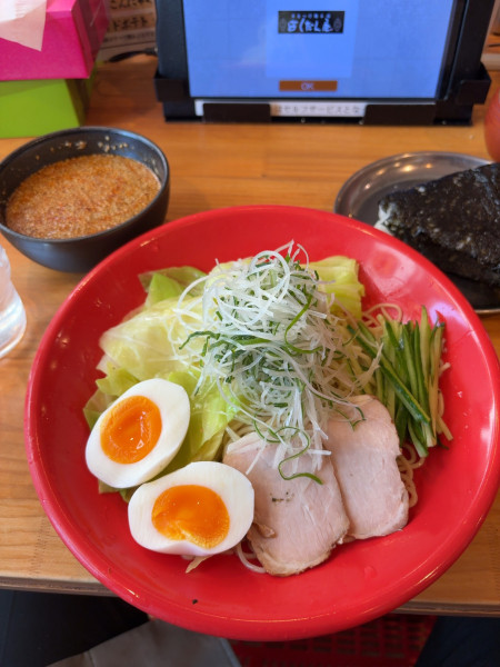 「広島つけ麺　味玉＋おにぎり」@廣島つけ麺本舗 ばくだん屋 ekie広島店の写真