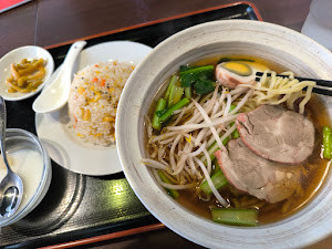 「ランチ 醤油ラーメン＋半チャーハン(800) 私の平均点」@大口餃子房の写真
