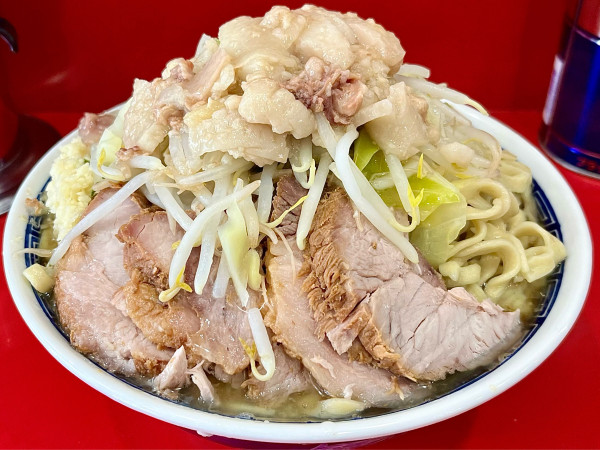 「大豚入り 豚4枚 ニンニクスコシ ヤサイ アブラ」@ラーメン二郎 生田駅前店の写真