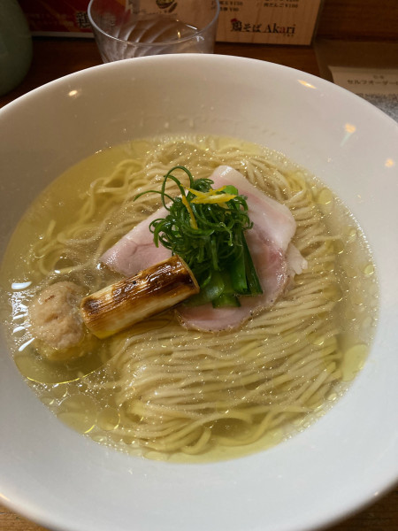 「鶏塩らぁめん」@鶏そばAkariの写真