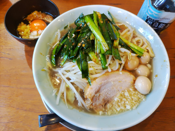 「ラーメン（150g）コッコマンハーフ ニラダク」@麺屋 櫻弐の写真