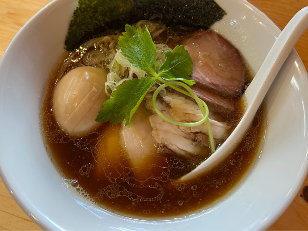 「特製手揉み中華そば 醤油」@麺や晴心の写真