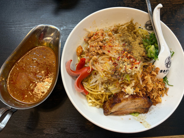 「スパイスカレーまぜそば」@まるぎん二号の写真