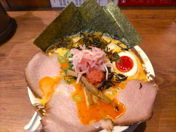 「麻辣豚骨贅沢盛り 替え玉 1300円+110円 計1410円」@豚骨麺屋 一番軒 栄住吉店の写真