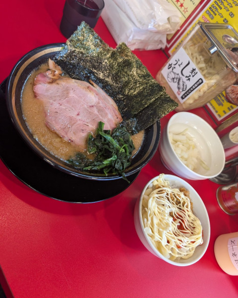 「ラーメン+たまねぎ+小ライス」@家系ラーメン王道家直伝 樹道家の写真