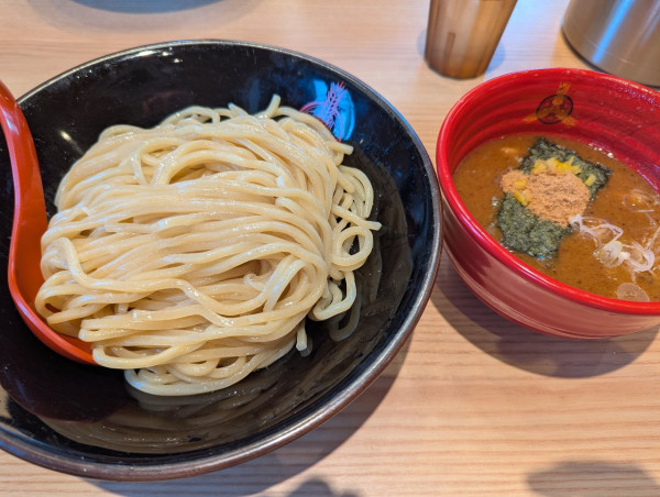 「濃厚つけ麺　中盛　1050円」@三田製麺所 多摩ニュータウン店の写真