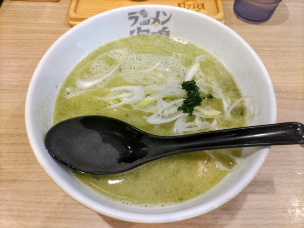 「ラーメンジェノバ 970円」@ラーメン海鳴 博多デイトス店の写真