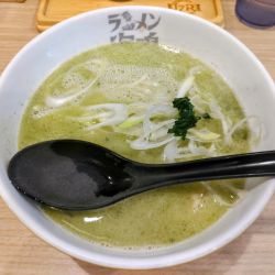 ラーメンジェノバ 970円