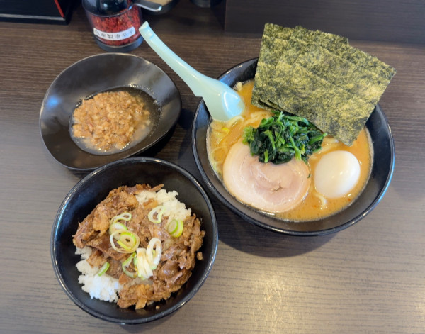 「らーめん　➕　味玉　➕　タン丼　➕　牛脂」@せんだい味噌部の写真