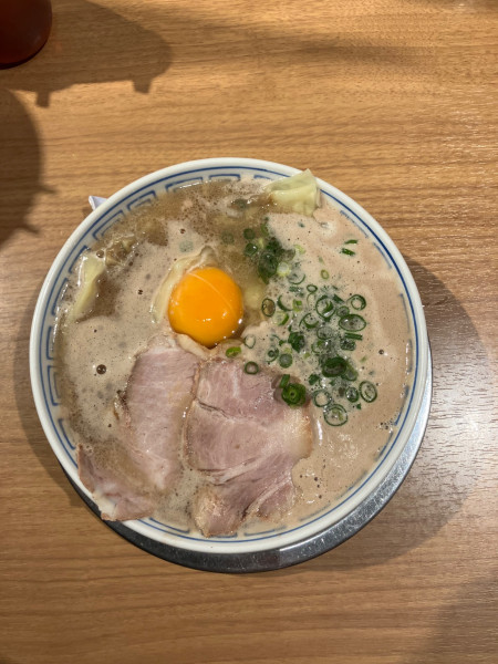 「月見ワンタンメン」@三代目 博多 だるま アクアシティお台場店の写真