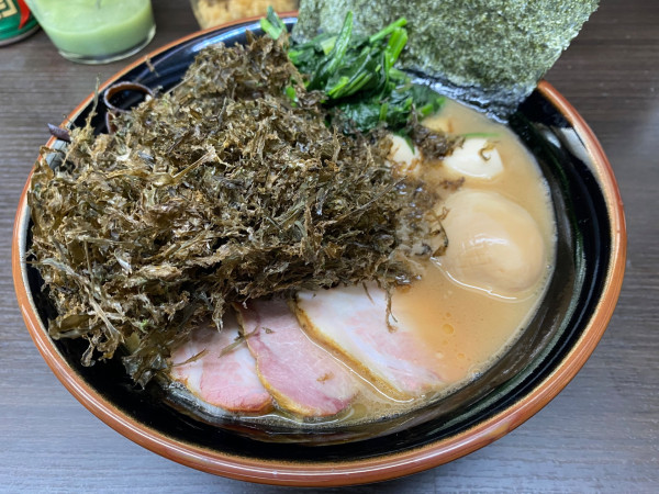 「勝鬨ラーメン＋岩のり＋きくらげ」@横濱家系ラーメン 勝鬨家の写真