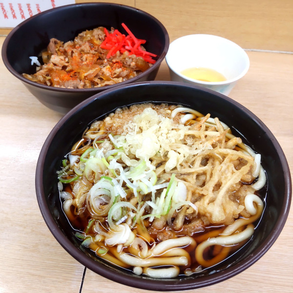 「Ｂランチ（￥600）＋ごぼう天（￥80）」@信濃路 蒲田店の写真