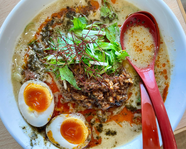 「坦々麺(味玉付) / 麺  大盛り」@多加水手揉み熟成麺 くるりの写真