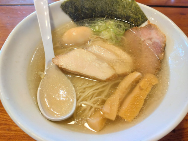 「特製塩ラーメン大盛」@上州地鶏ラーメン 翔鶴の写真