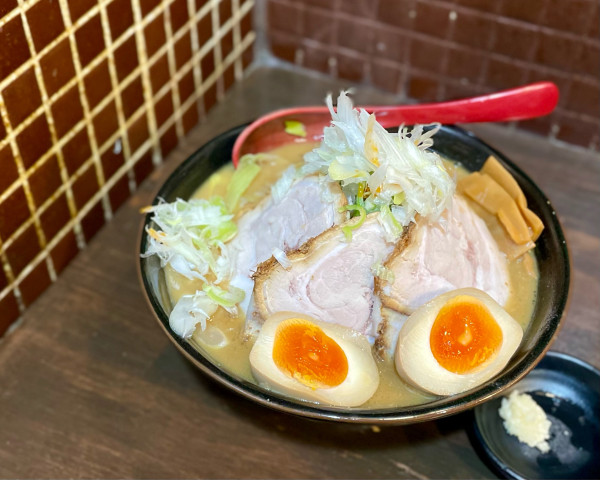 「味玉味噌チャーシュー麺 / 麺大盛り」@麺処 花田 池袋店の写真