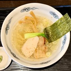 龍のひげ塩らあめん（中太麺・ホタテ油）（半麺）¥800