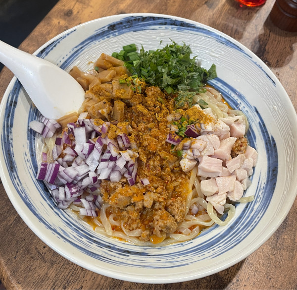 「スパイスカレー油そば（1000円）」@虎一番の写真