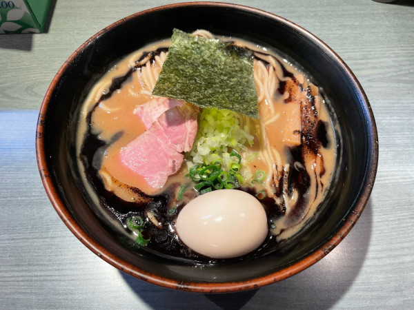 「黒真空そば」@喜乃壺の写真