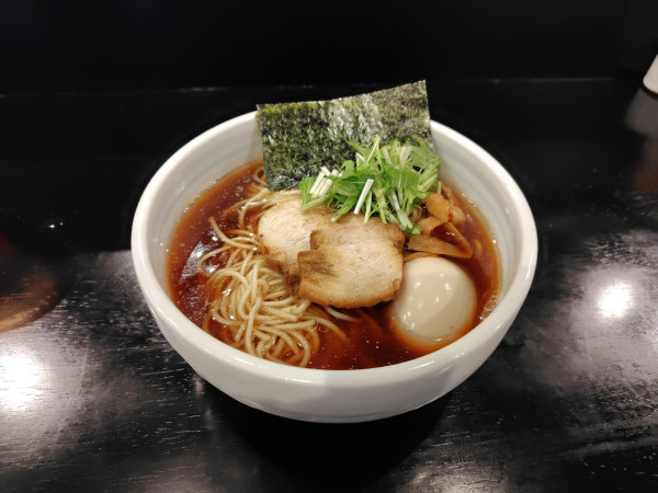 「醤油ら〜麺¥850プラス味玉¥130」@麺屋 星虎の写真