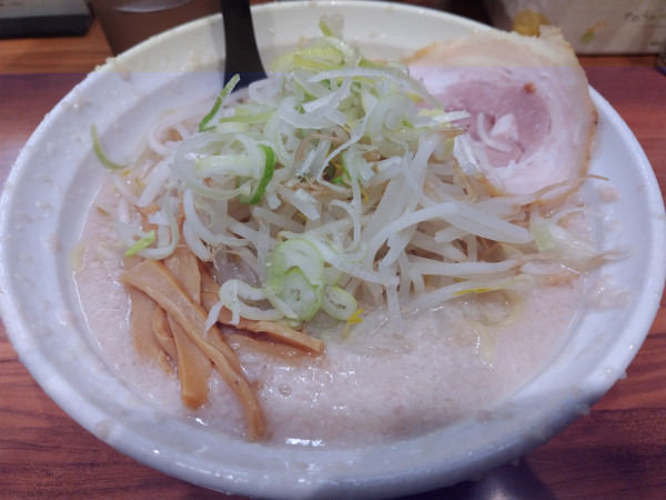 「しょうゆらーめん ※ギタギタ(脂 特に多め)」@こってりらーめん なりたけ 池袋店の写真