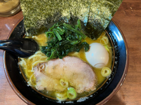 「ラーメン(並)+味付玉子」@横浜家系 まるに家の写真