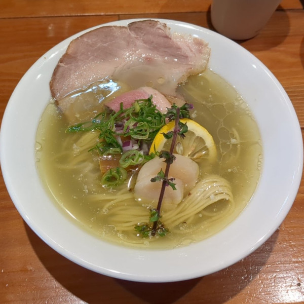 「帆立の金の塩そば」@麺屋 真心の写真