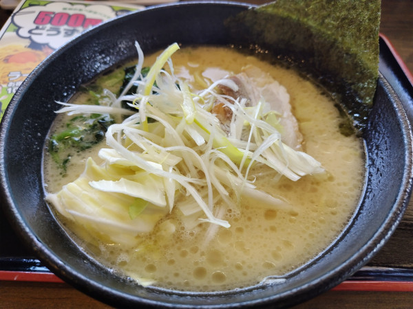 「塩とんこつラーメン　※クーポンで５００円」@ラーメン 白  本店の写真