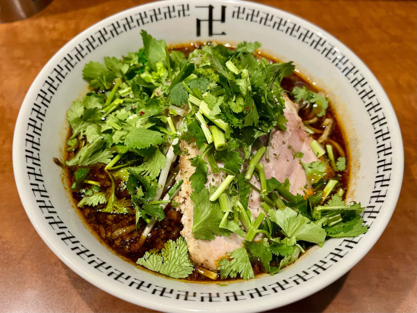 「スパイス・パクチーラー麺」@スパイス・ラー麺 卍力 秋葉原店の写真
