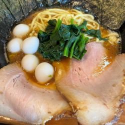 中盛　チャーシュー1枚　うずら　海苔