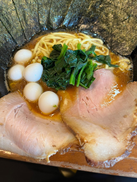 「中盛　チャーシュー1枚　うずら　海苔」@末廣家の写真