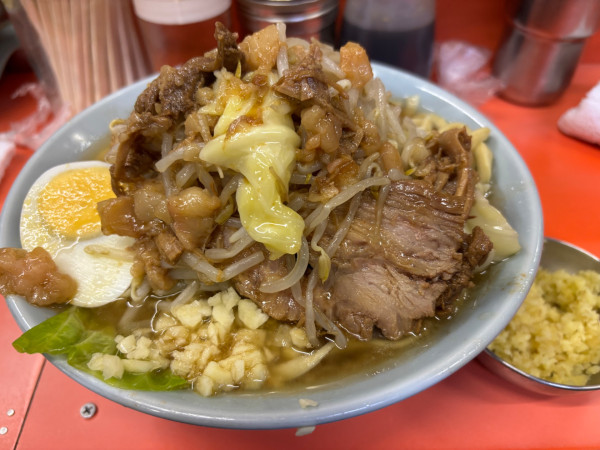 「ラーメン+ブタカス入りアブラ+ショウガ」@ラーメン富士丸 神谷本店の写真
