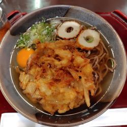 かき揚げそば600円、玉子120円