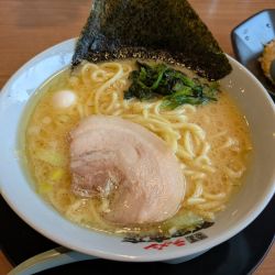 豚骨醤油ラーメン