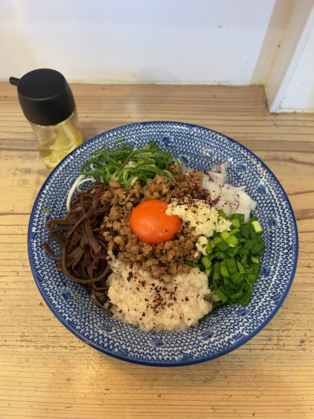 「限定背脂豚骨まぜそば（1100円）」@五弦屋の写真