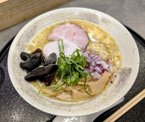 「鶏と生姜のたまご餡かけ蕎麦1200円」@中華そば 神田 そめいよしのの写真