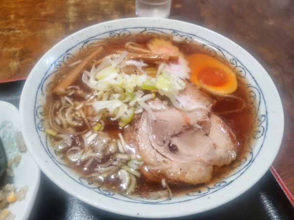「ラーメン半チャーハン1320円」@かもだの写真