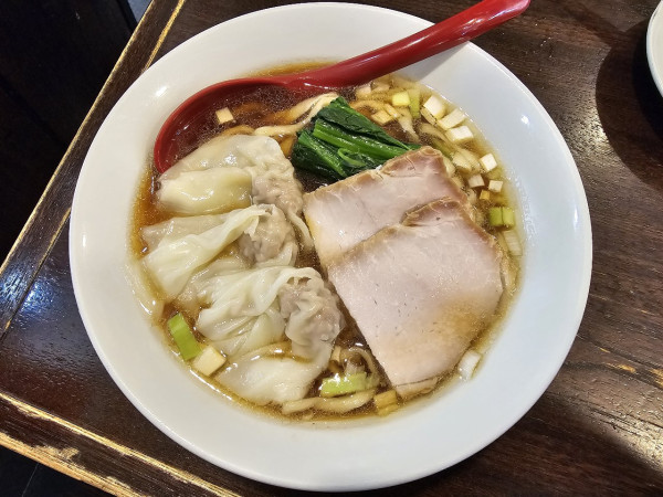 「鴨出汁ワンタンそば」@立ち呑み居酒屋 金町製麺の写真