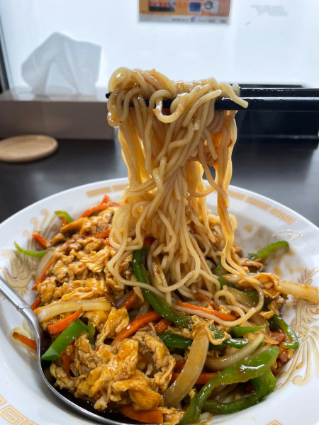 「まぜ麺　玉子のオイスターソース炒め　￥９２０」@中華料理 栄徳の写真