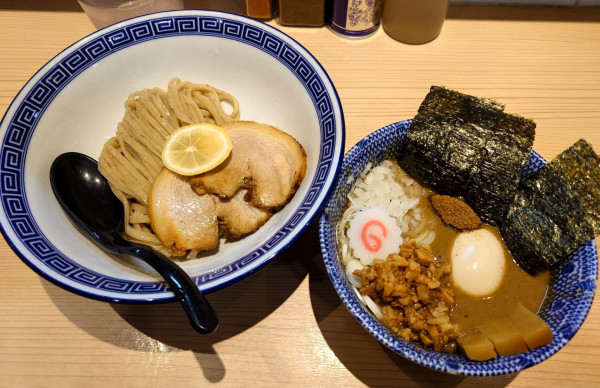 「特製つけ麺(麺少なめ、1400円)」@狼煙 浦和店の写真