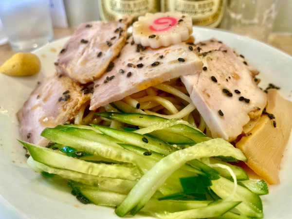 「サッポロ赤星２本＋メンマわかめ皿他→冷やしチャーシューメン」@らーめん 高尾の写真