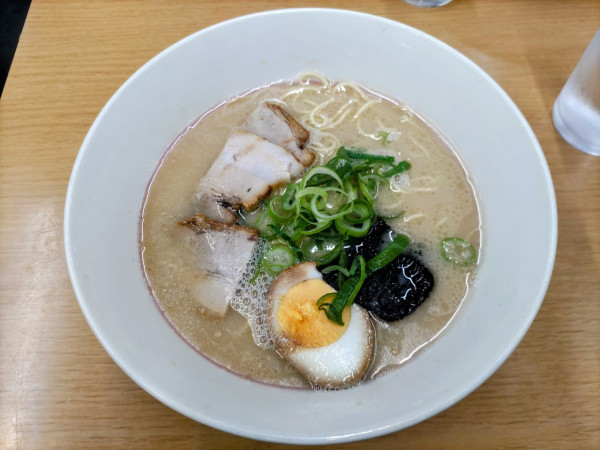 「ラーメン 580円」@名代ラーメン亭 博多駅地下街店の写真