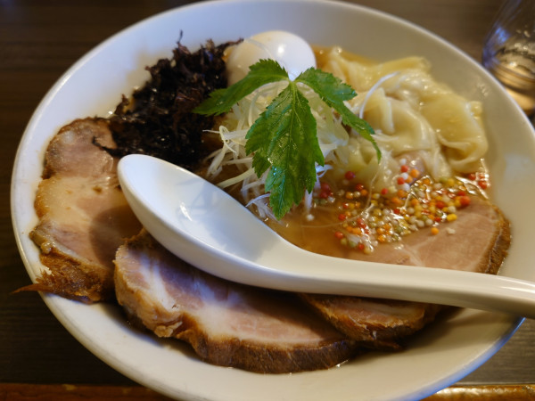 「特製塩そば＋ワンタン(4個)」@花笑み中華そば かれんの写真