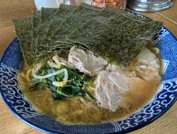 「ラーメン中盛」@ラーメン虎ノ穴の写真